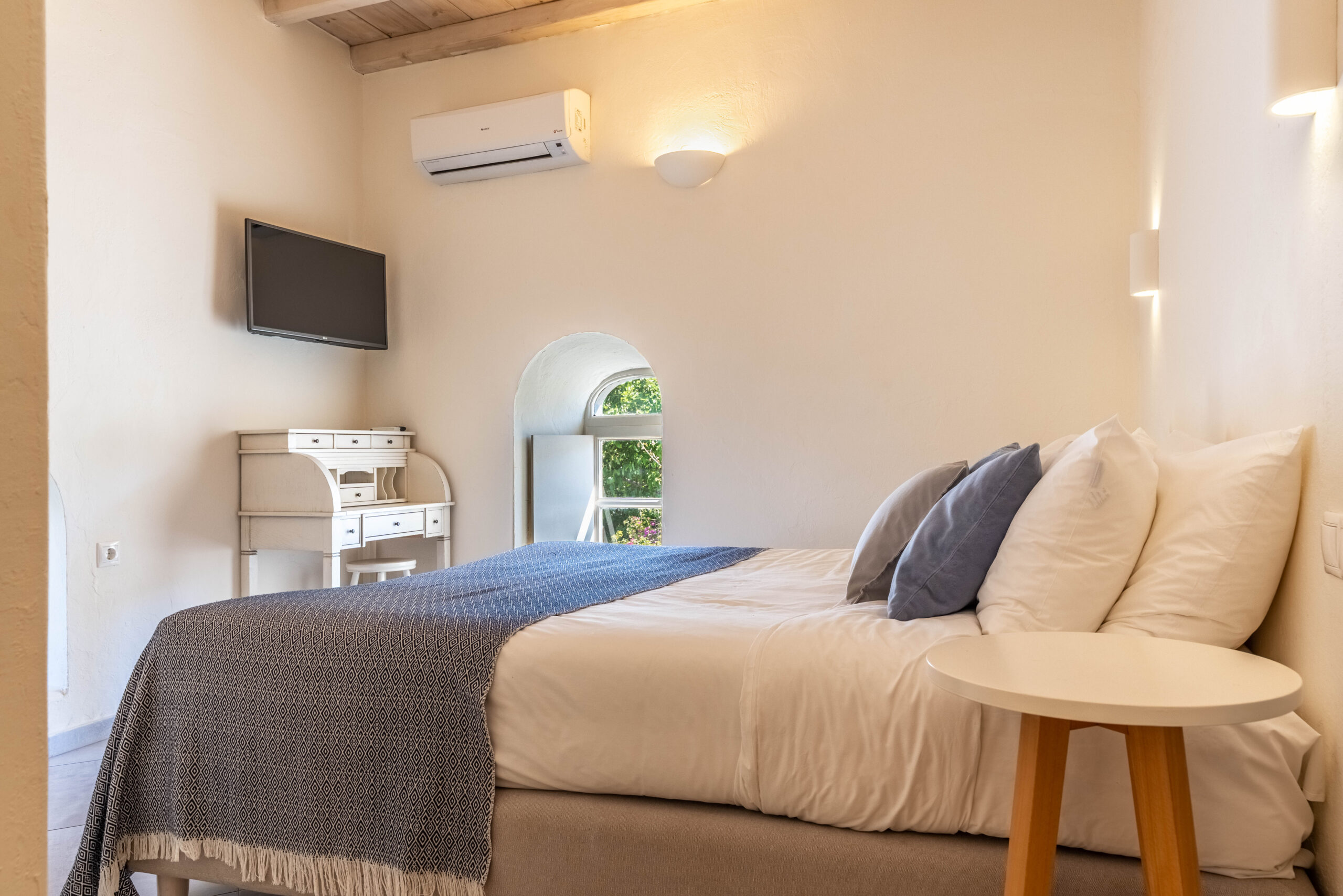 Monocle Homes - CASA BO DOVE